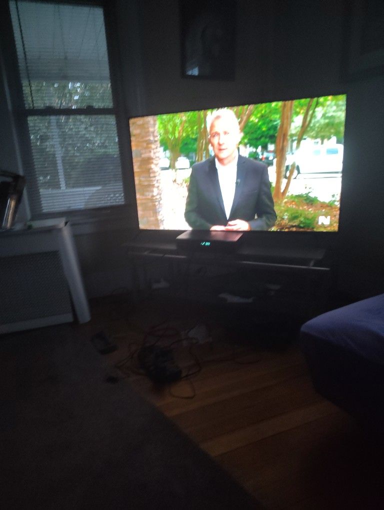 75 smart onn Roku new