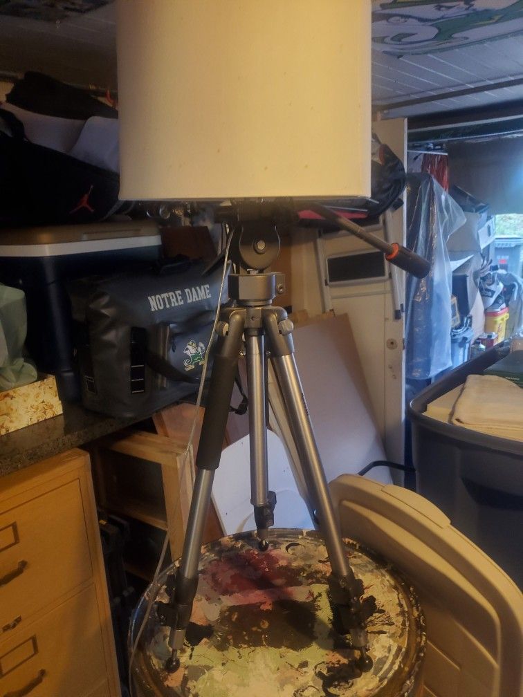 Adjusting Tripod Lamp