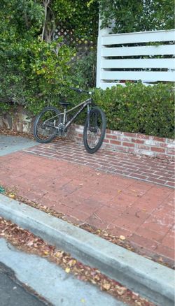 Mongoose Mtb looking for  trades  for Mtbs or E bikes (Also taking 300-400$)