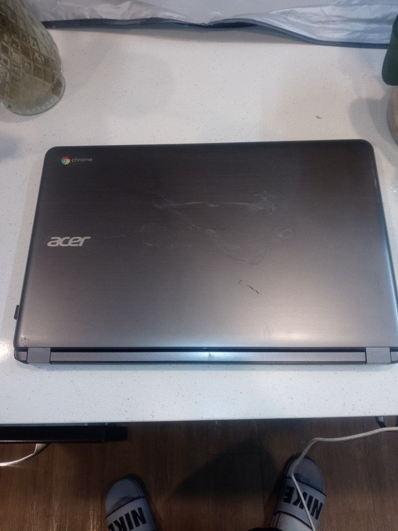 Practically Brand New Acer Chromebook 15 CB3-532-C8DF For Sale.