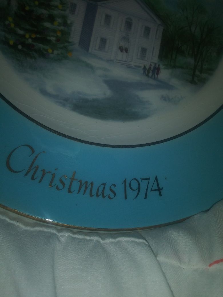 1974 collectors Christmas plate from Avon