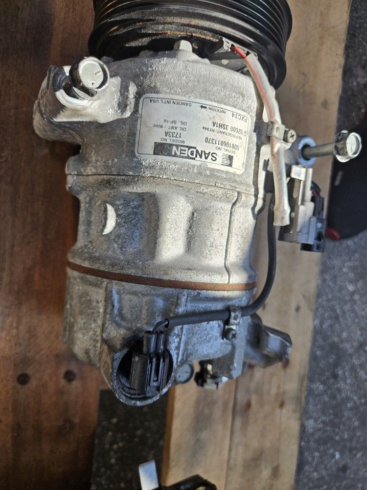 A/C Compressor /nissan