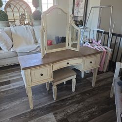 Ashley Furniture 3-piece Vanity 