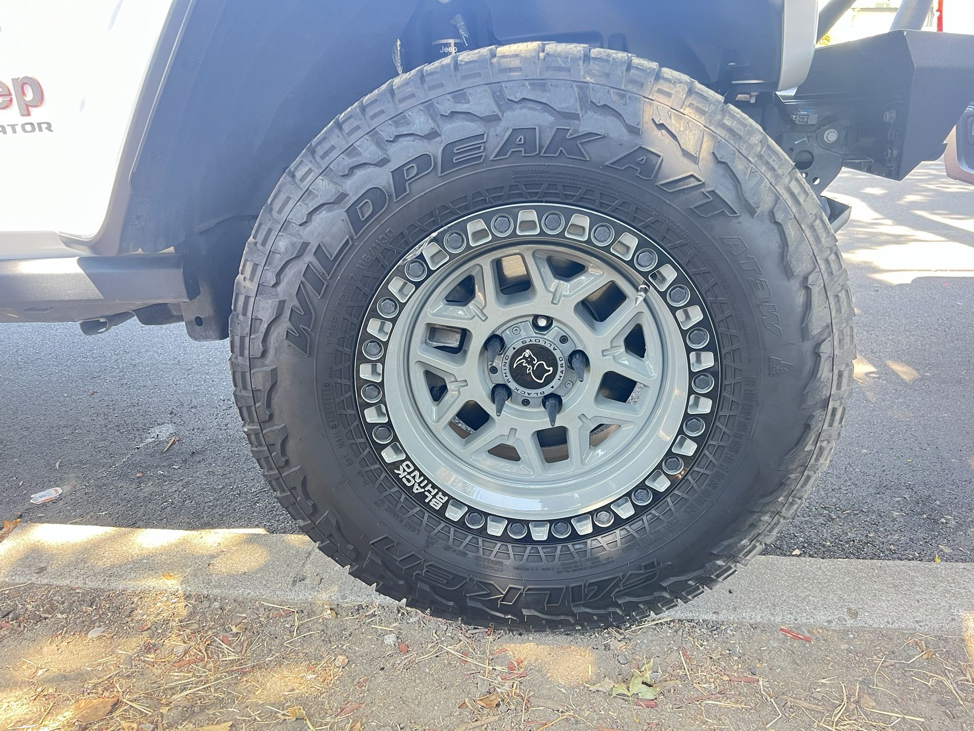 2023 Jeep Gladiator Wheels And Tires Have All 5 One Is Brand New 