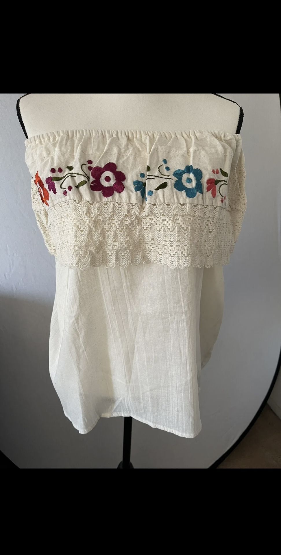 Off shoulder flowers blouse