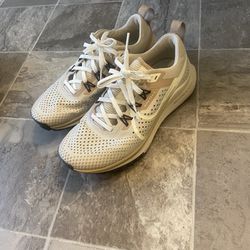 Size 6.5 Nikes