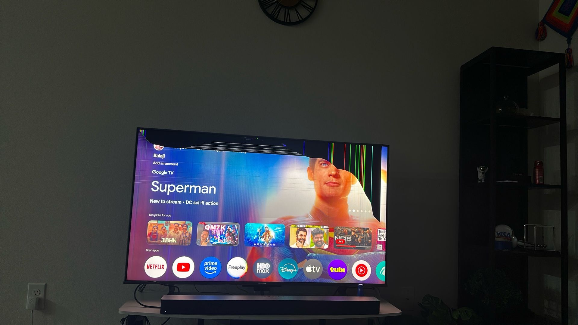 Hisense U8 55” (2023 Model) – Cracked Screen / For Parts or Repair