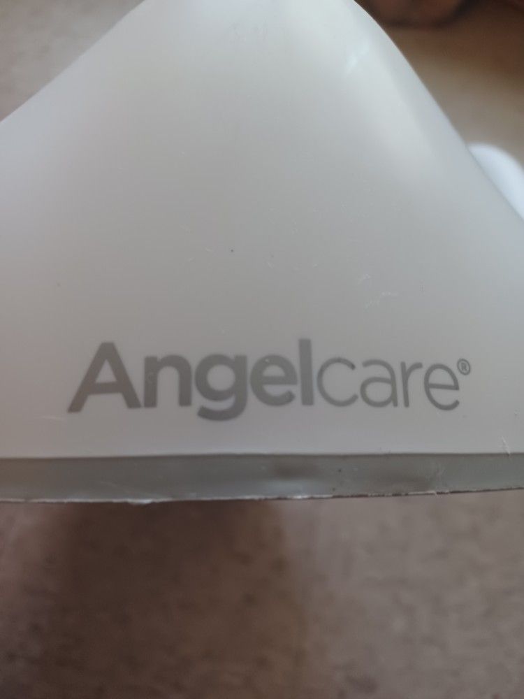 ANGELCARE BATHTUB  LIKE NEW ONLY PICK UP 