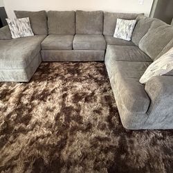 🛋️ Modern Sectional Couch with Chaise + Ottoman – Excellent Condition