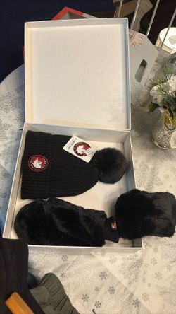 New In Box Black Beanie With Mittens Canada Weather gear