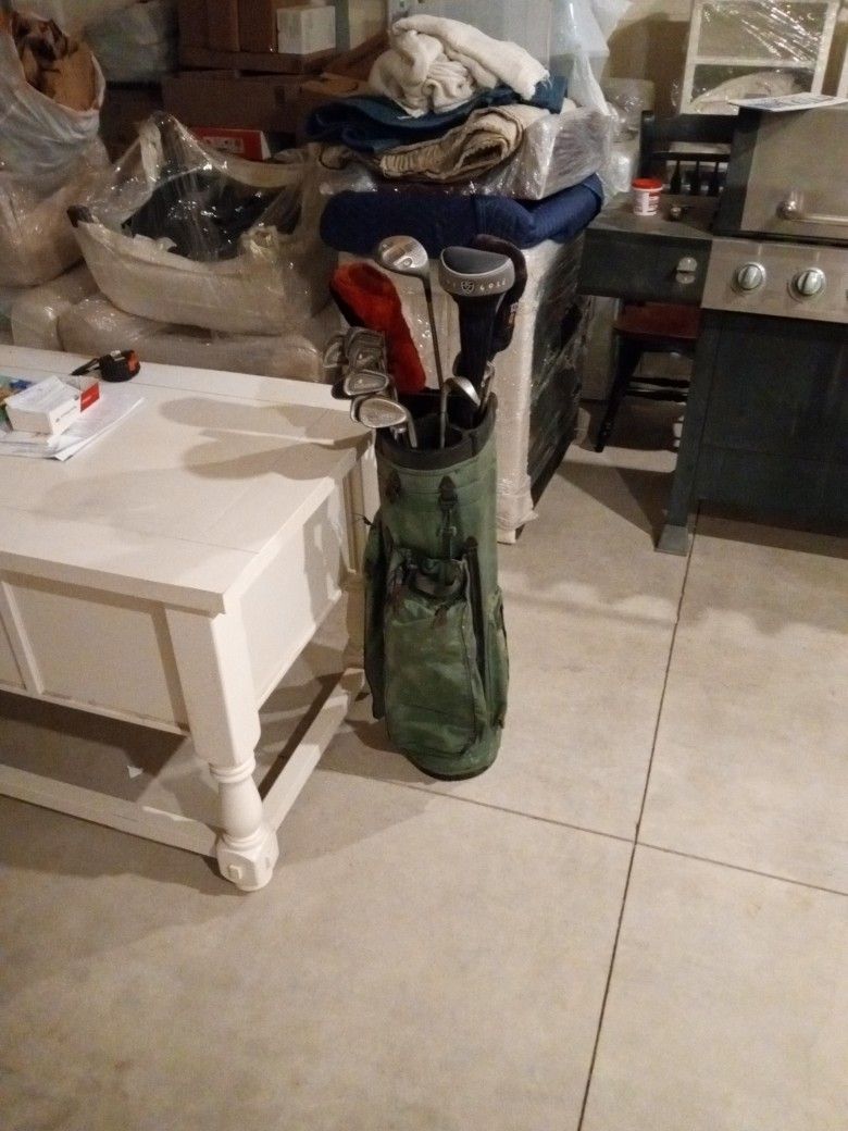 GOLF CLUBS AND BAG