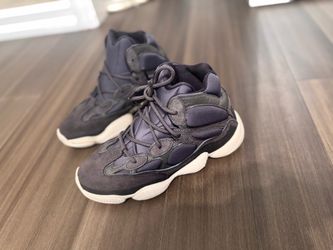 YEEZY/ LV/ JORDANS / = SIZE 9/ 9:5  10 pair of designers
