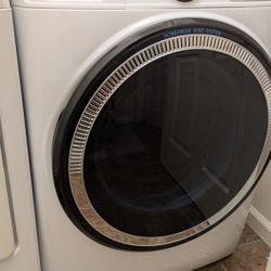 GE UltraFresh Vent System Stackable Large 4.8-cu ft  Front-Load Washer White