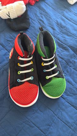 Boys Súper Mario and Luigi slippers size 11/12