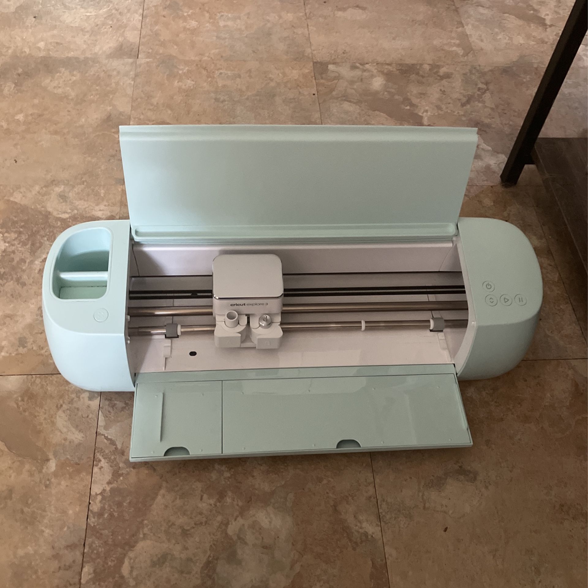 Cricut Explore 3 Barley Used In Perfect Condition Works Great But Don’t Use It So I’m Trying To Get Rid Of It.