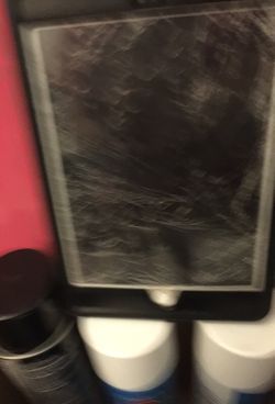 IPad mini para partes o solo cambiale el vidrio$ 100