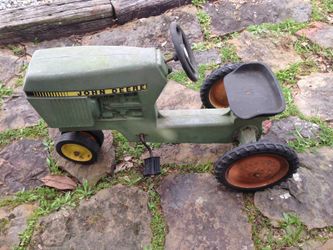 John Deere Ertl #520 Pedal Tractor
