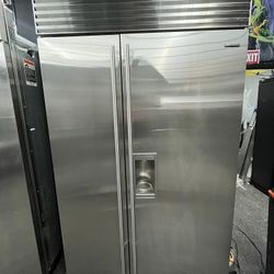 SubZero 48” Built In Stainless Steel Refrigerator Ice & Water 2022 Model