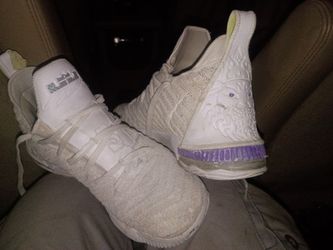 Lebron 16 Buzz light-year Shoes