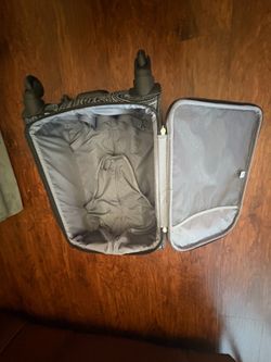 Vera Bradley carry on 360  wheels