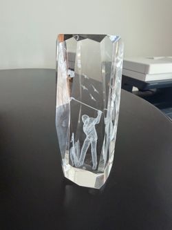 3D Laser Etched Crystal Golfer Sculpture Heavy Glass Paperweight Male Golf Swing figure In excellent condition  Approx 6” x 2”