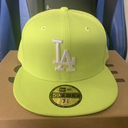 New Era Los Angeles LA Dodgers Cyber Green 59FIFTY Fitted Hat Size 7 5/8 