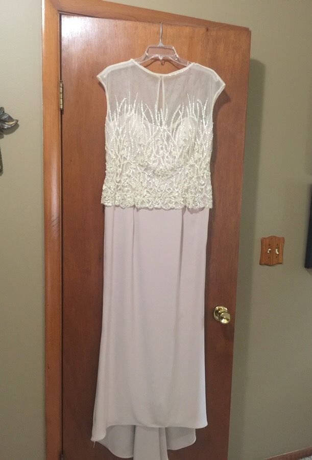 Mother of the bride/ Holiday gown/ sz 8-10 was altered