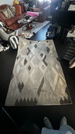 5x8 fr Area Rug - Ashley's Furniture