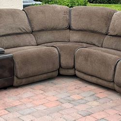 BROWN POWER RECLINER SECTIONAL COUCH IN GREAT CONDITION - DELIVERY AVAILABLE 🚚
