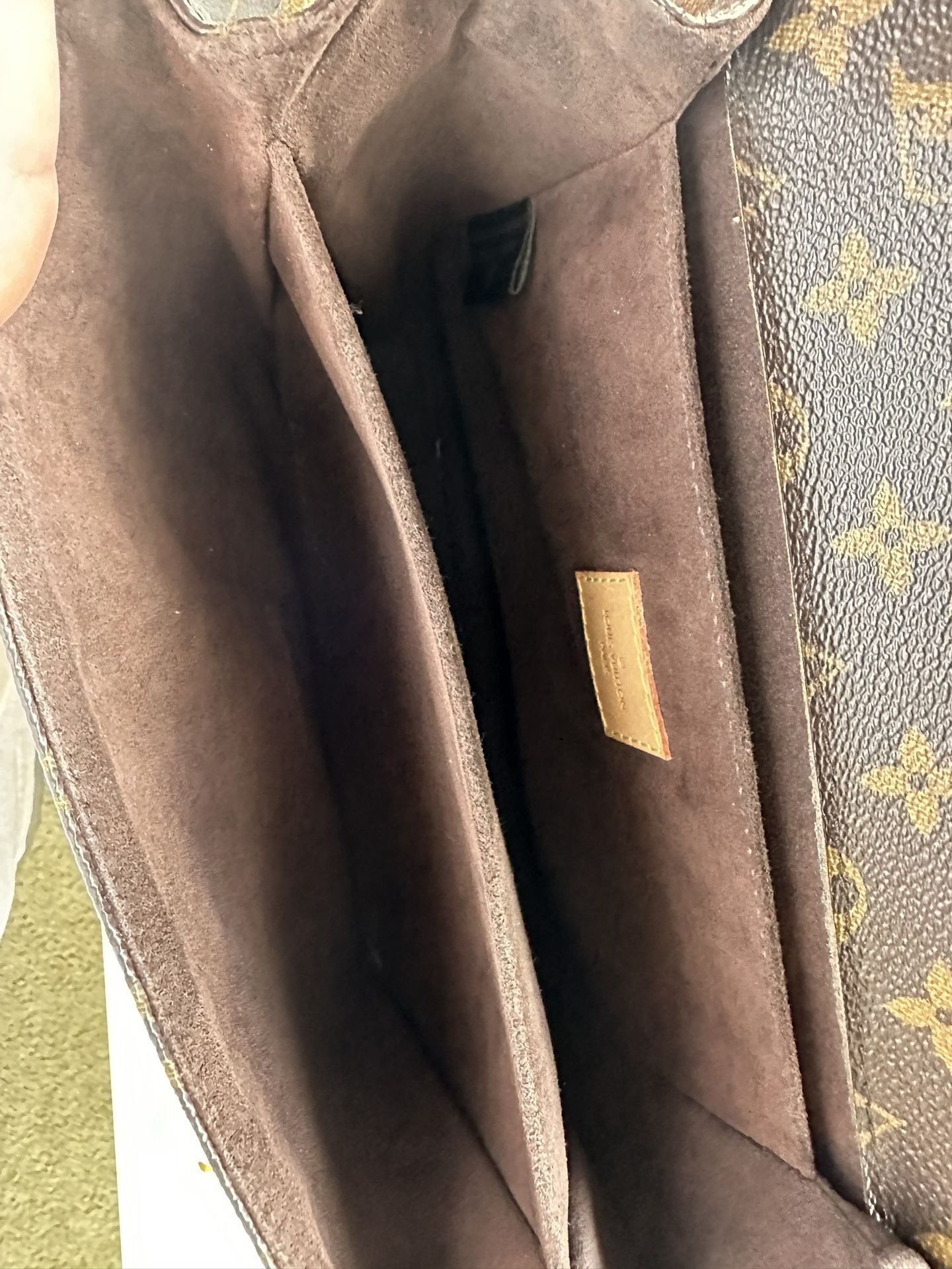 LV Purse $750 for Sale in Rancho Cucamonga, CA - OfferUp