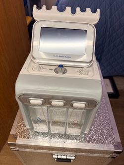 6 -in-1 hydrogen facial machine.