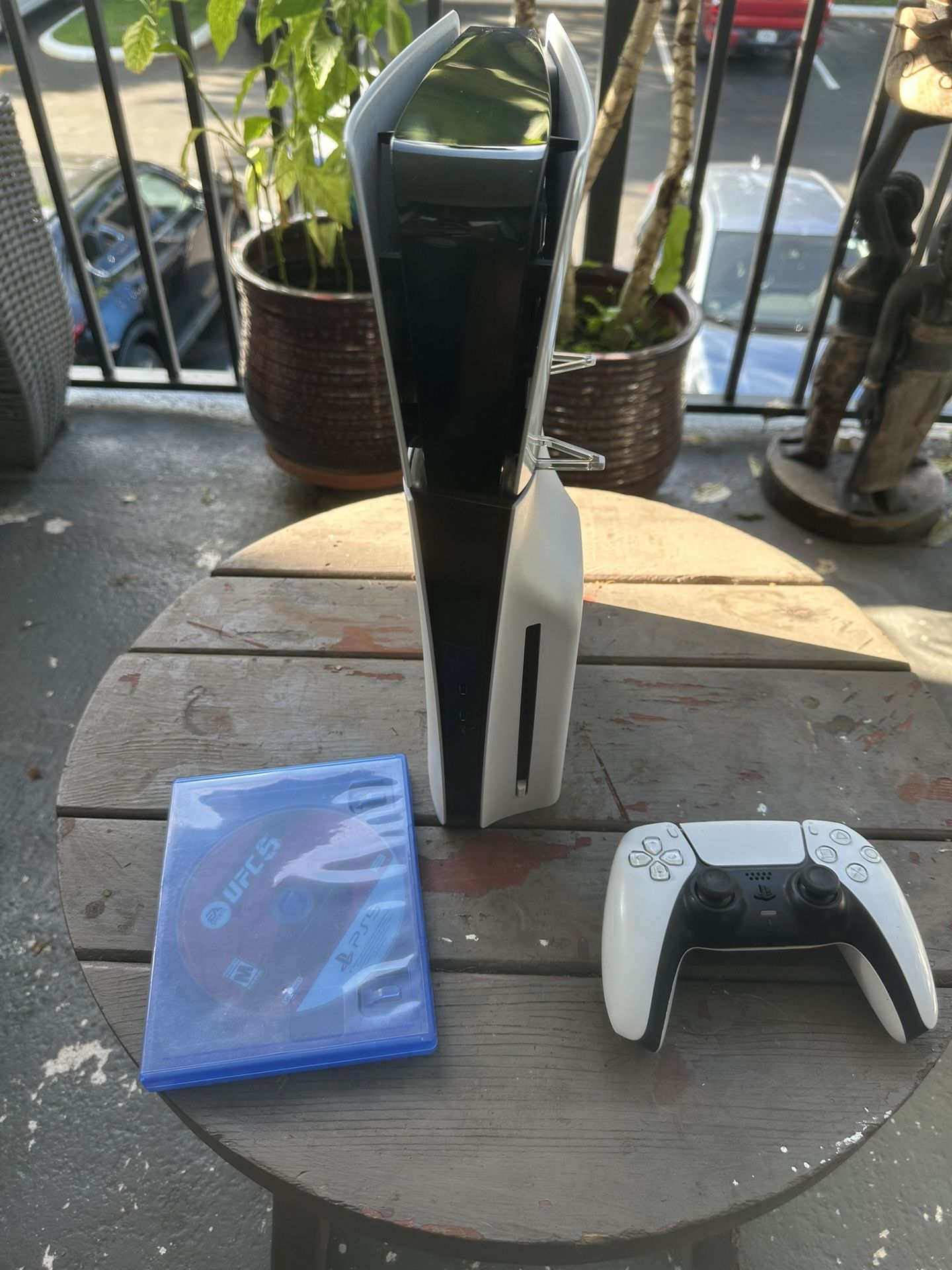  Sony PS5 Slim Disc Version 1TB W UFC5/ Price is firm