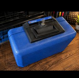 🔥 Sentry 1100 Cash Box Locking Money Safe Security Lock Box Portable Storage Blue Fireproof Waterproof 👀
✨ Excellent Working Condition
Original Pric