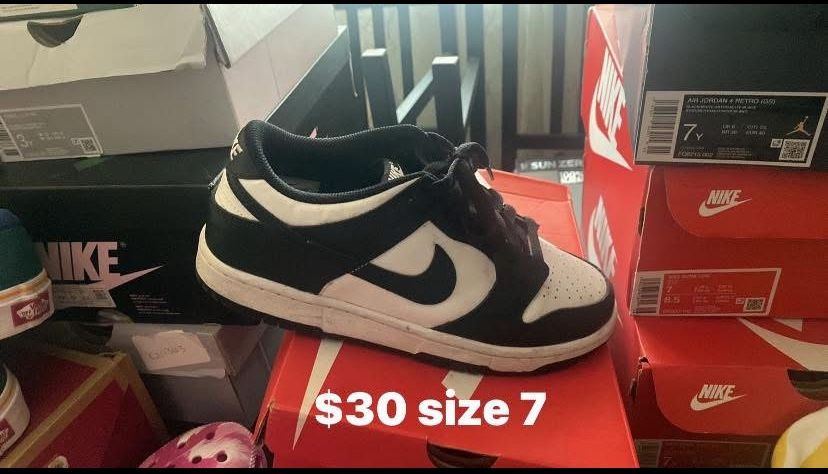 Dunks Black N White 7y $30