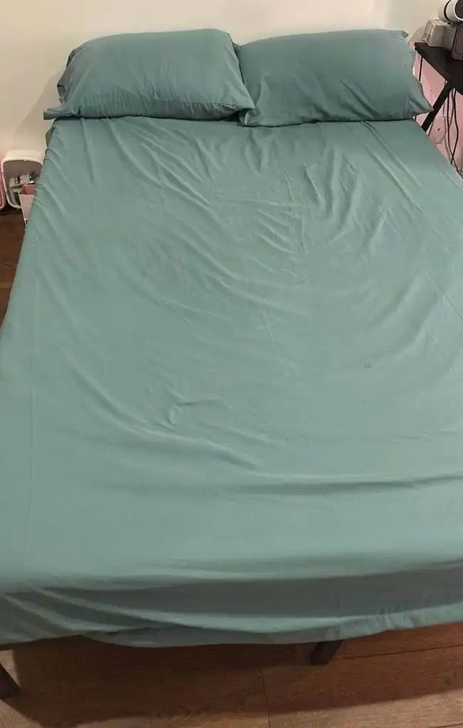 Full size memory foam mattress with frame ( included ugg bed sheets, no pillows)