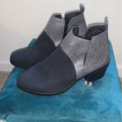 New Size 8 Black/Grey 2 Tone Boots