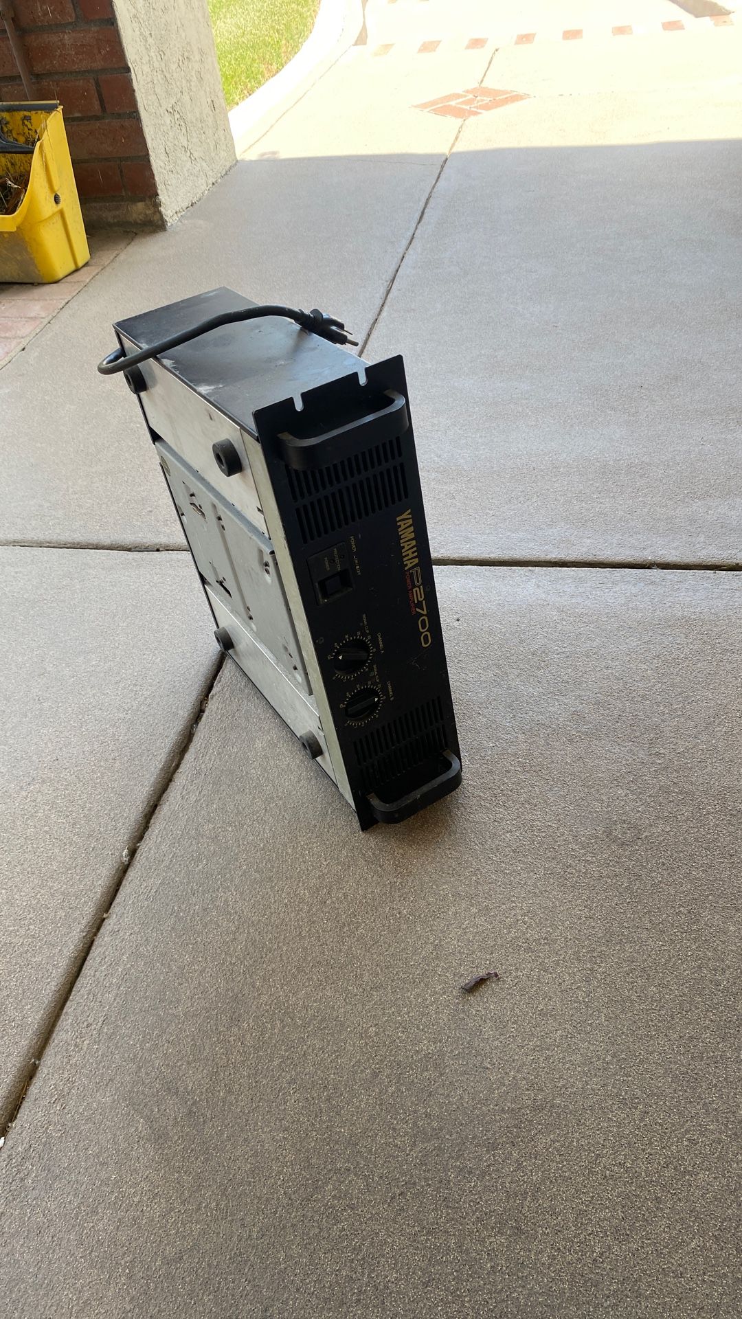 Yamaha P2700 Stereo Power Amplifier. Two Channel