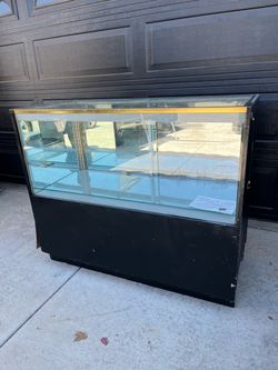 Retail display showcase