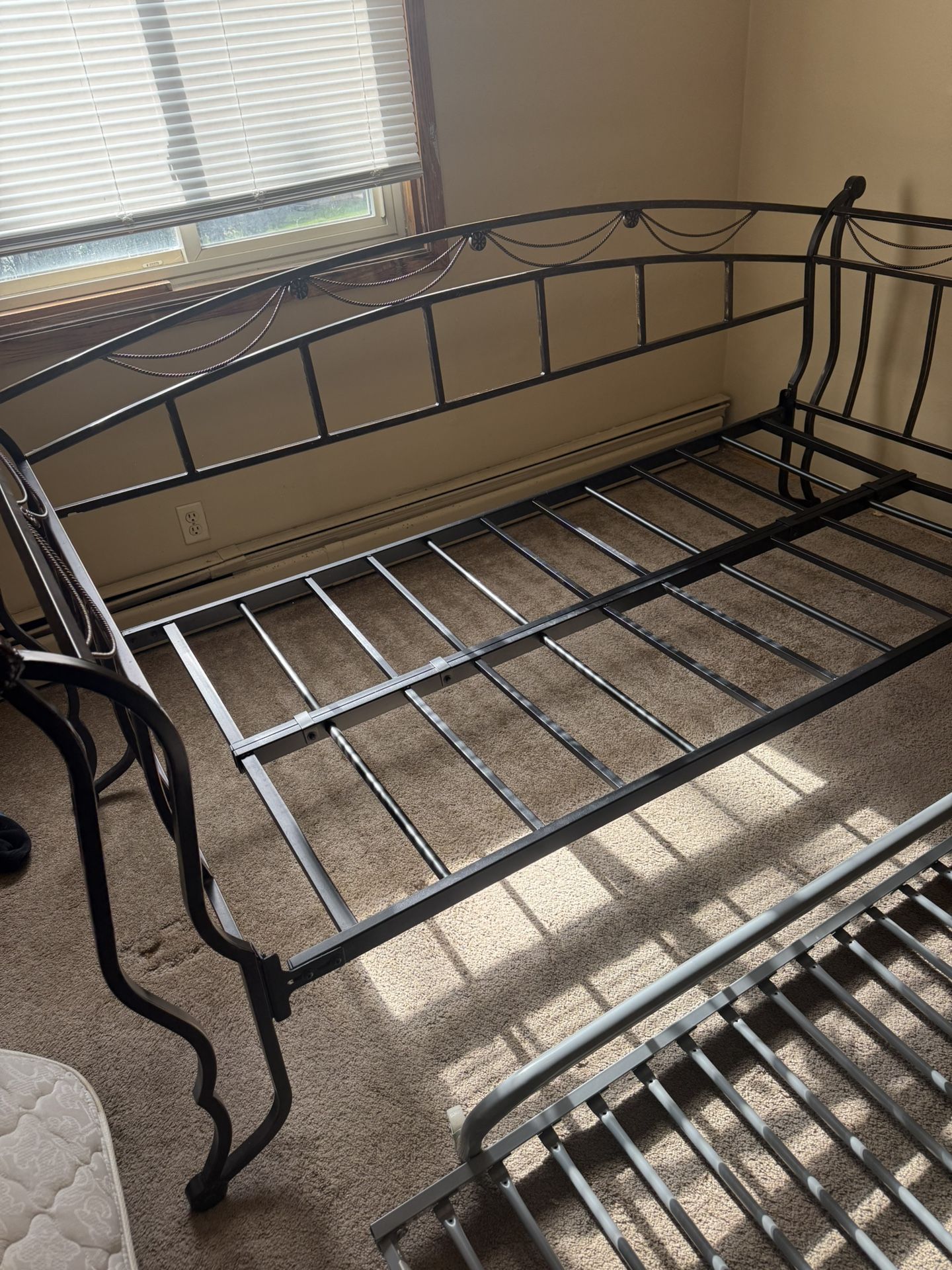 Daybed w/extra Roll Out $75 OBO