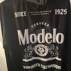 Modelo Hoodie 