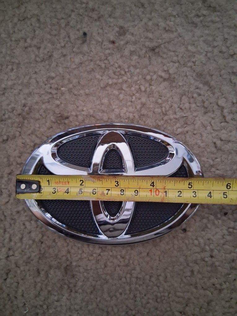 Toyota Radiator Grill Emblem New