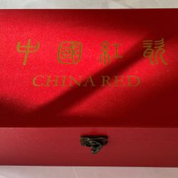 Pair Of China Red Porcelain Tea Cups 毛泽东诗词中国红茶杯一对，品相完美无缺