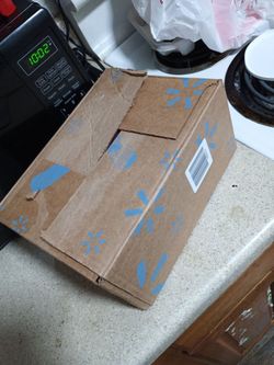 Na na doll series 1 just now opened only the outside box was opened and the wrapper the doll has not been unwrapped yet and not the mystery bags the g