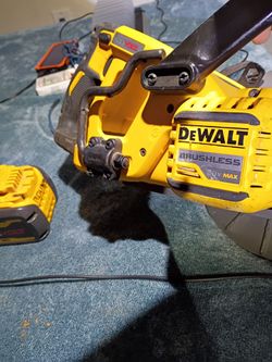 DEWALT DCS577 60V MAX FLEXVOLT 7-1/4" Worm Drive Style Saw with 9Ah Battery