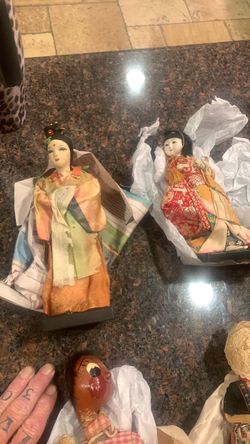 Souvenir dolls from around the world all one price