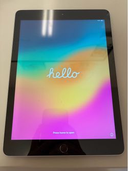 Apple iPad 5th Gen (2017) 32gb Wi-Fi *Good condition*
