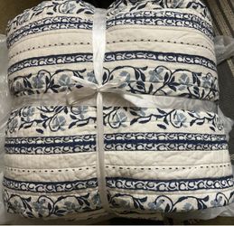 3pc Floral king quilt set with pillow sham
