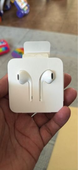 Apple EarPods Wired Earphones