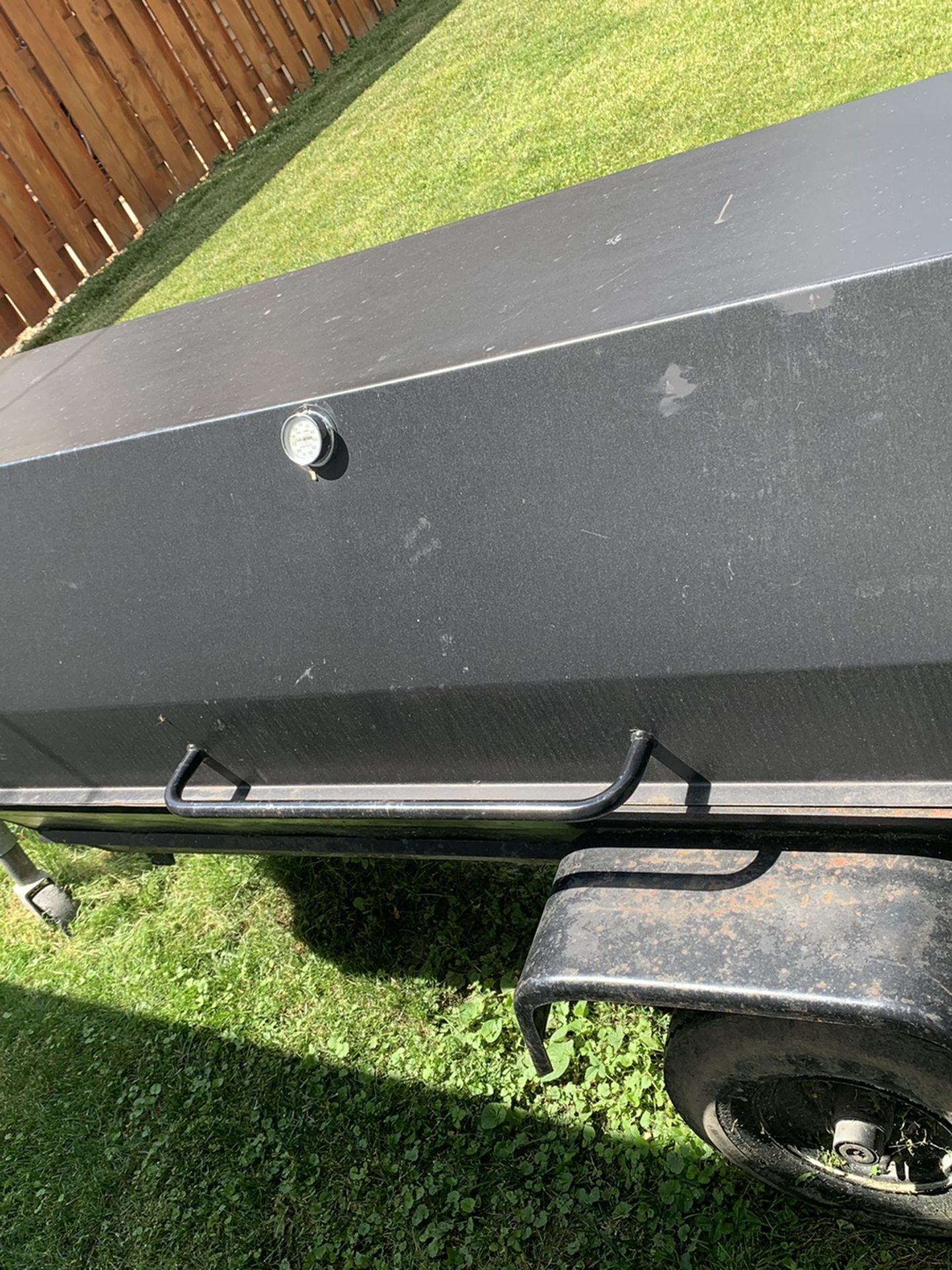 Tow Behind Bbq Grill w /accessories 