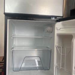 Mini Fridge 
